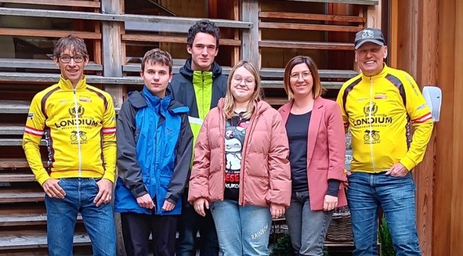 Radlwolf und Michi Kurz unterstützen das AufBauWerk im  Schloss Lengberg in Nikolsdorf/Osttirol